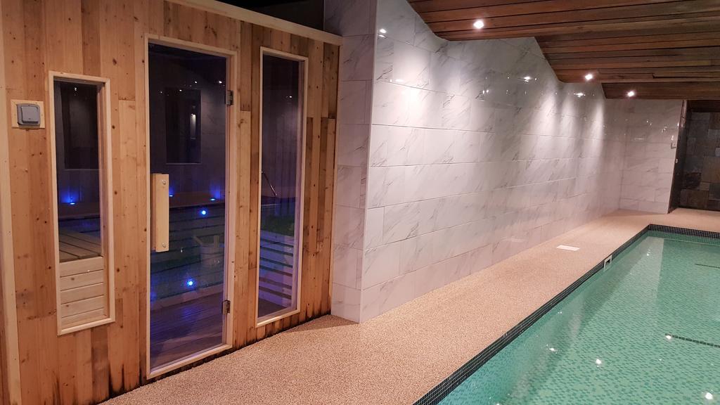 Hotel California Ньюкі Екстер'єр фото