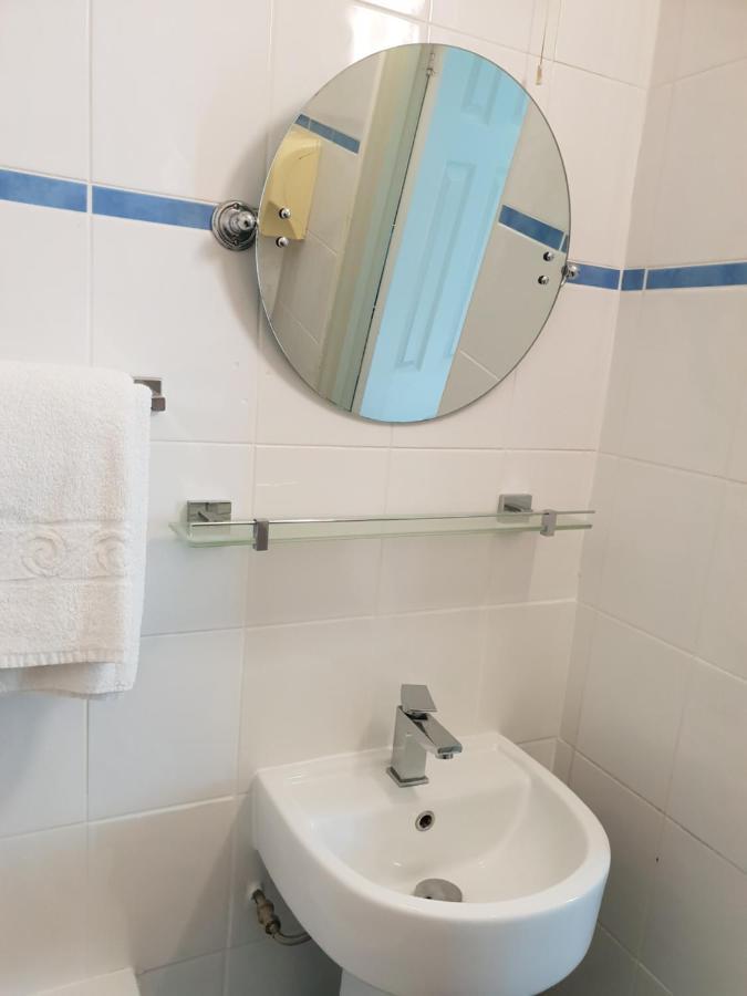 Hotel California Ньюкі Екстер'єр фото